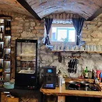 Hisa Stare Mame Bed & Breakfast