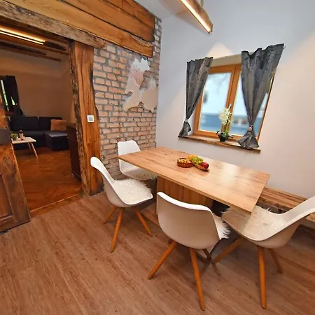 Hisa Stare Mame Kamnik