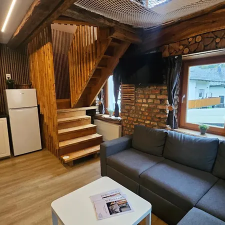 Hisa Stare Mame B&B 캄니크